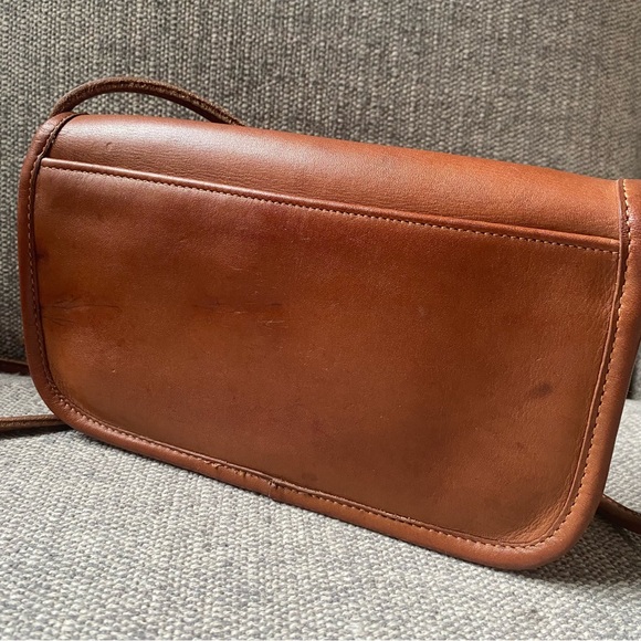 ❌sold❌Coach Vintage Early NYC Dinky British Tan Crossbody Brown Turn Lock - Picture 3 of 8